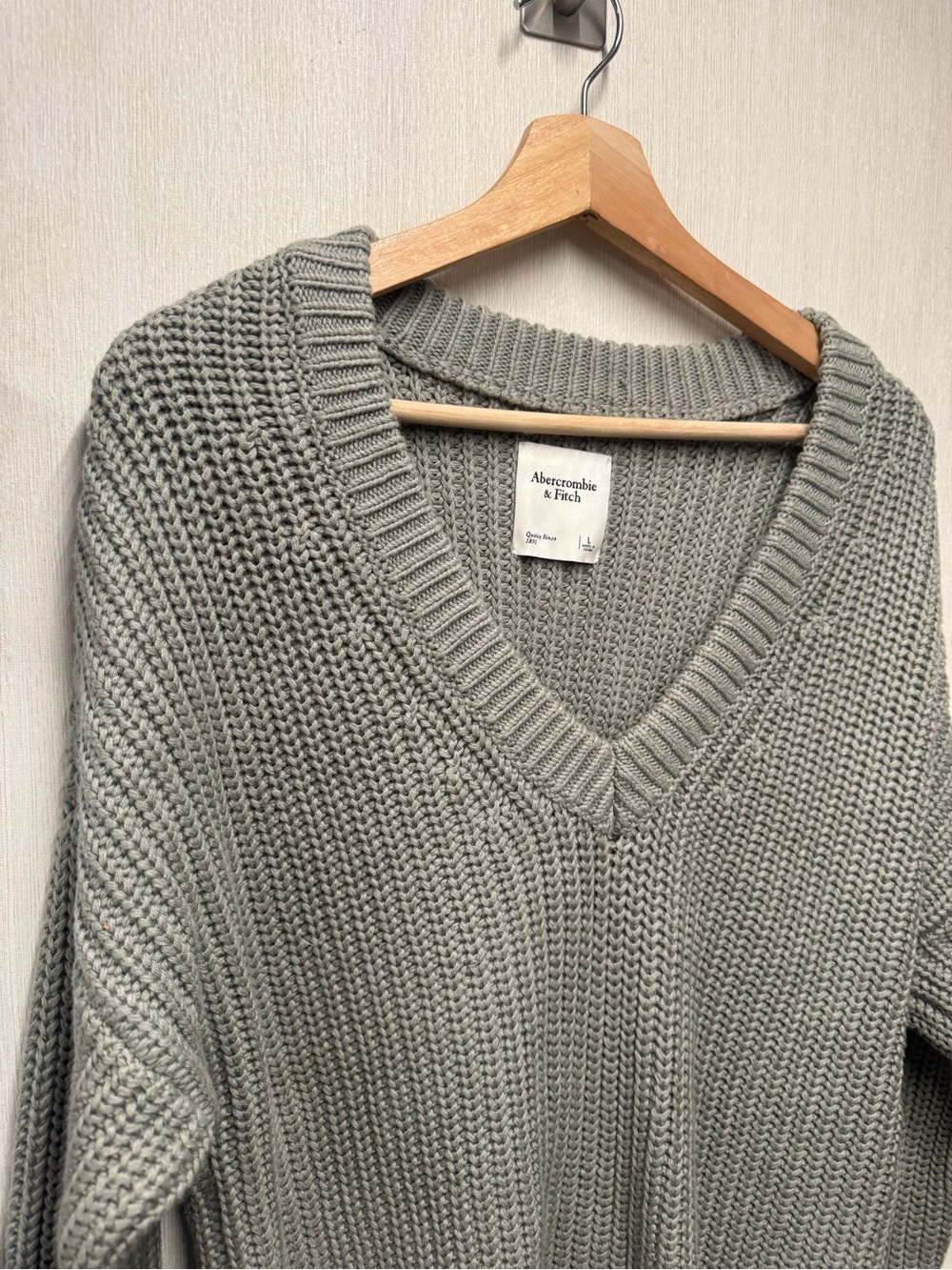 NWT Abercrombie & Fitch Dusty Green Oversized V-Neck Knit Sweater, Size Large - Picture 3 of 7